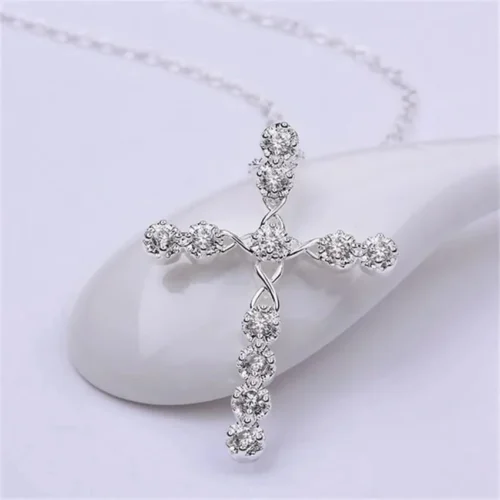 Collana con ciondolo a croce