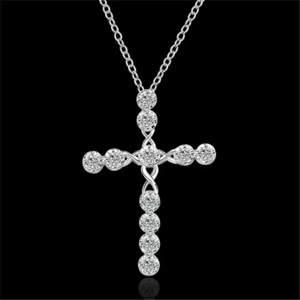 Collana con ciondolo a croce2 Collana con ciondolo a croce
