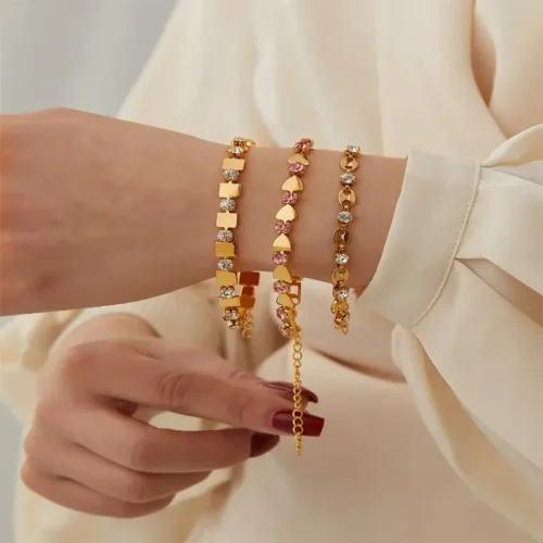 Bracciale con ciondoli smaltati colorati