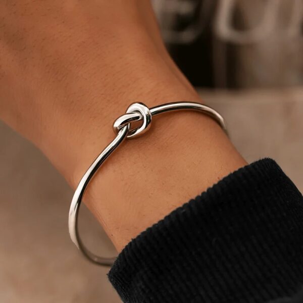 variant-image-1 Bracciale rigido con nodo