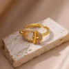 Anello con Zirconi ovale Gold 1
