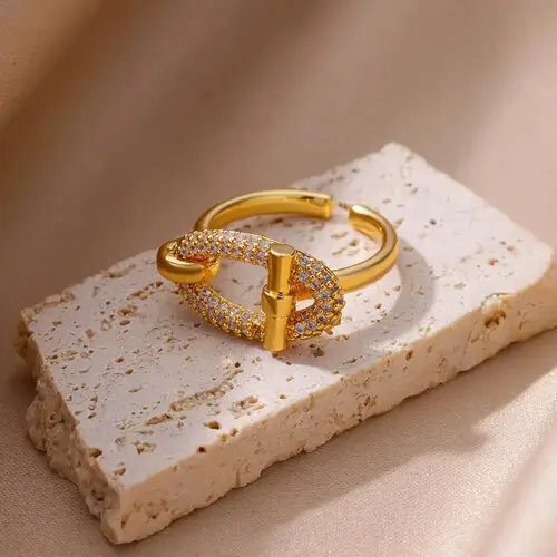 Anello con Zirconi ovale Gold 1